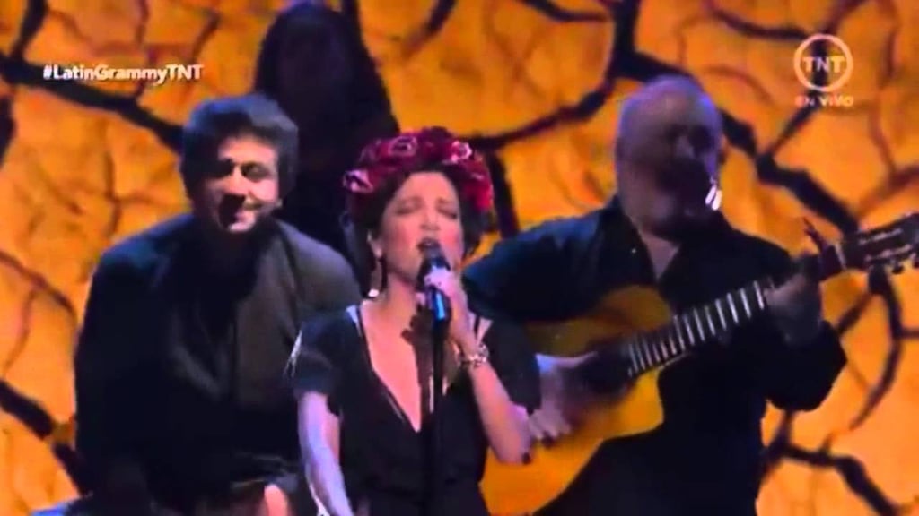 Natalia Lafourcade Singing "Hasta la Raíz"