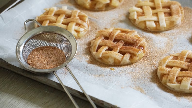 apple pie cookies: topping with cinnamon sugar