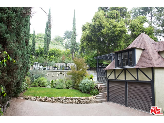 Dianna Agron Sells Hollywood Hills Home