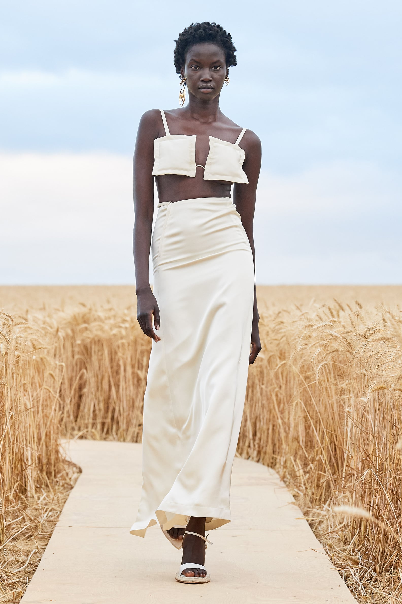 Jacquemus's Spring/Summer 2021 Show Was in a Wheat Field | POPSUGAR Fashion
