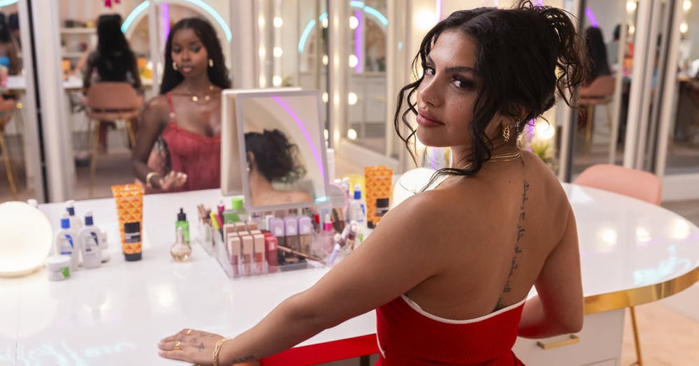 “Love Island”‘s Huda Uses This  Product For Her Freckles