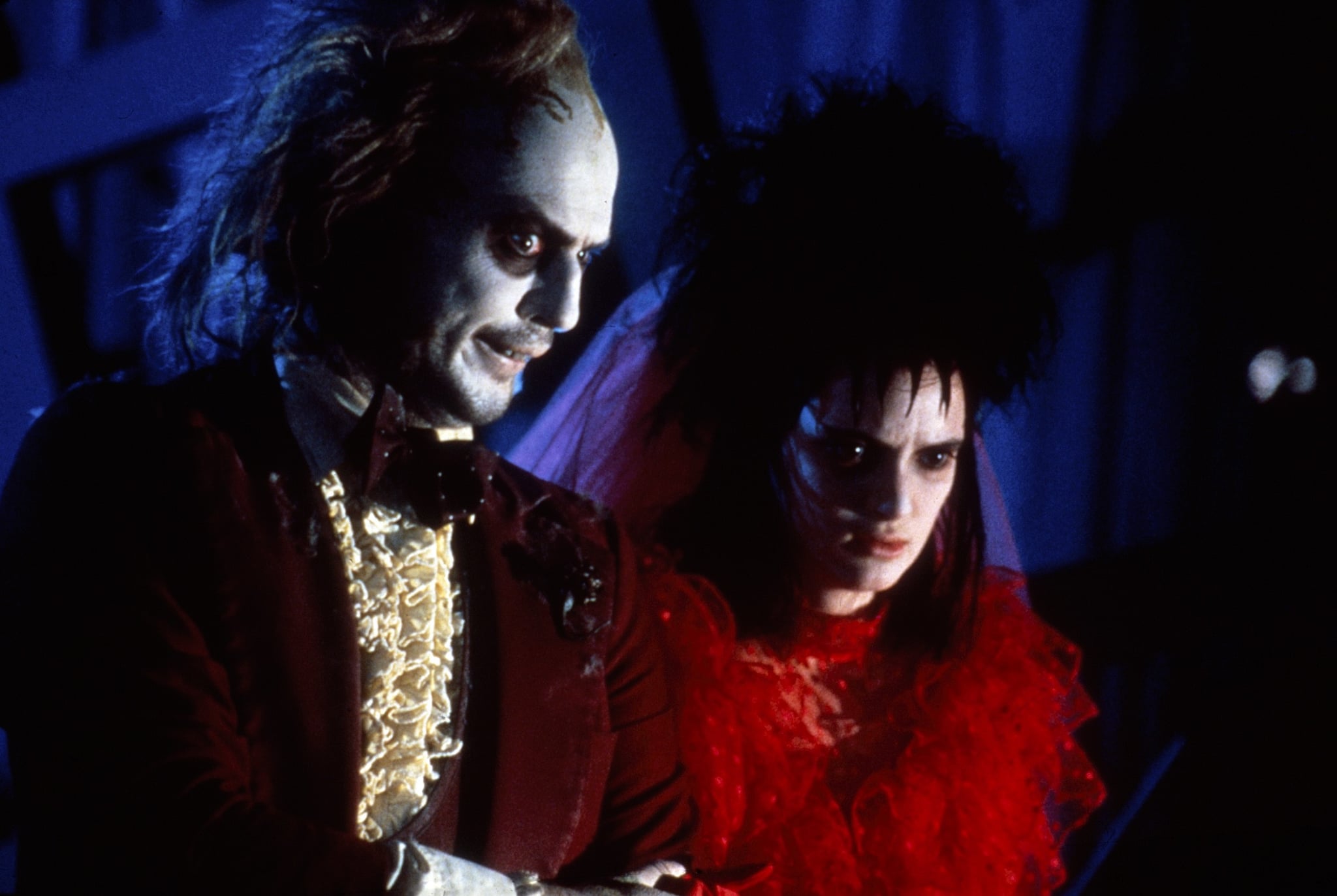 BEETLEJUICE,左起:迈克尔·基顿,薇诺娜·赖德,1988年。华纳兄弟/礼貌埃弗雷特收集