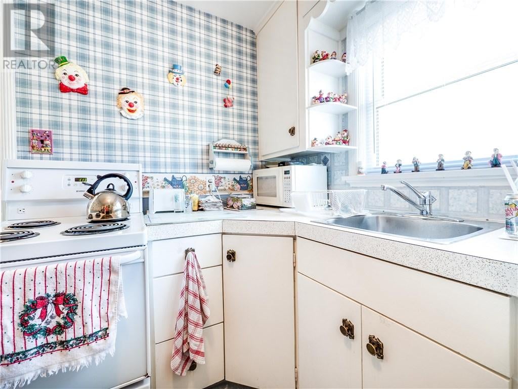 Ontario House For Sale With Clowns