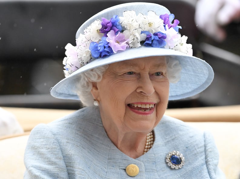 TOPSHOT - Britain's Queen Elizabeth II arrives by carriage on day two of the Royal Ascot horse racing meet, in Ascot, west of London, on June 19, 2019. - The five-day meeting is one of the highlights of the horse racing calendar. Horse racing has been hel