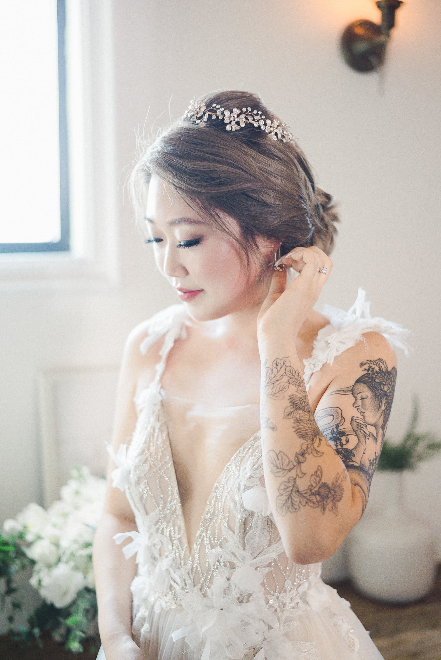 22 Beautiful Brides Who Showed Off Their Tattoos With Pride  Brides with  tattoos Beautiful bride Bride