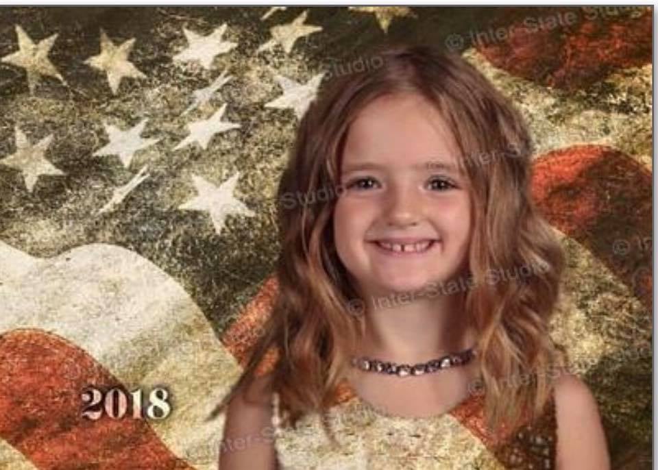 Girl's School Picture Day Green Screen Mistake POPSUGAR Family Photo 5