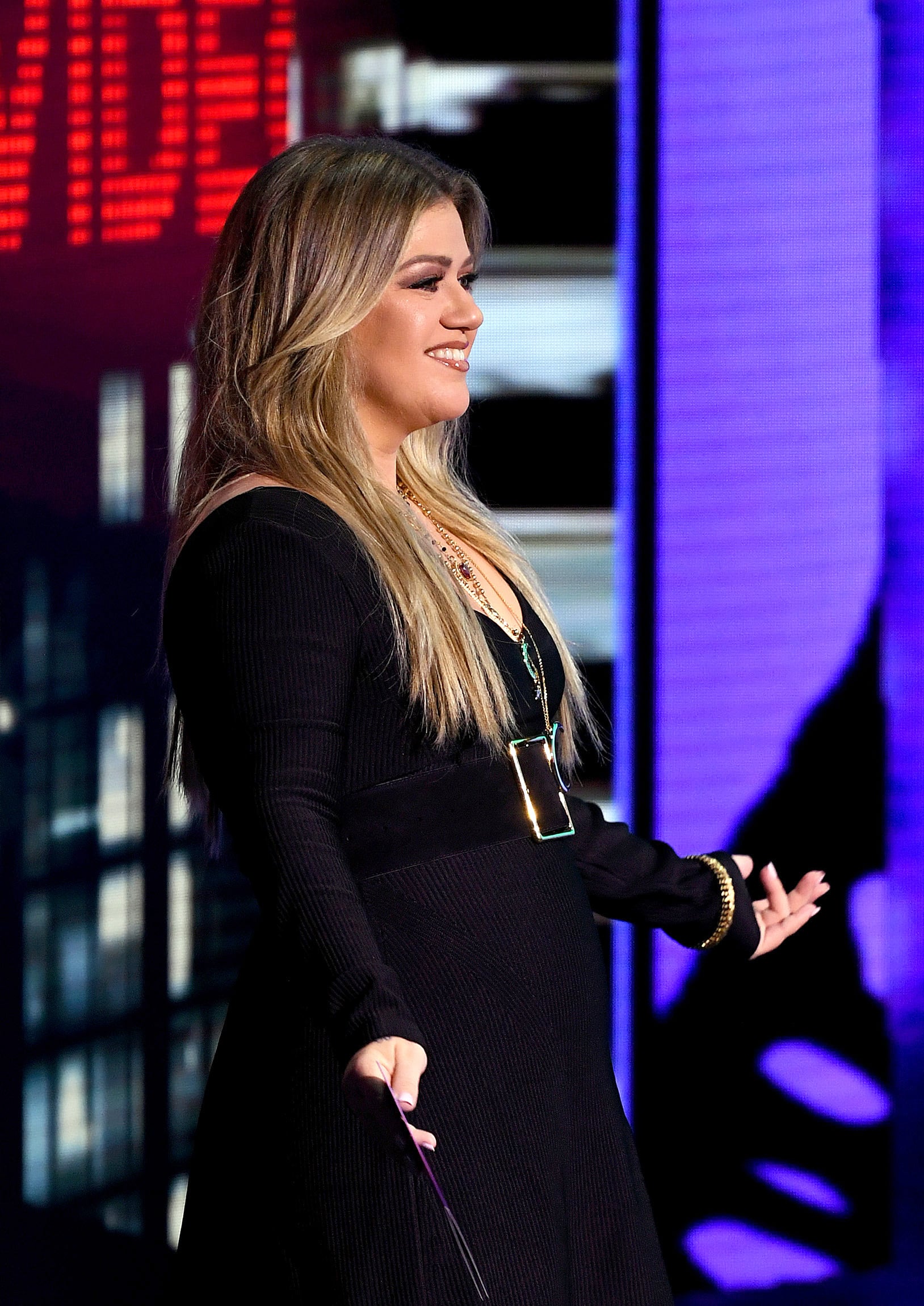 Kelly Clarkson at the 2020 MTV VMAs | Get a Front Row Seat to the 2020 MTV  VMAs With These 30+ Photos | POPSUGAR Middle East Celebrity and  Entertainment Photo 34