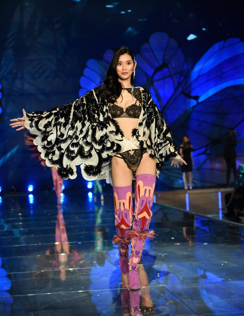 在2015年的维多利亚的秘密时装秀。高田贤三的模型还目前在运动明星、Bloomingdale ' s。