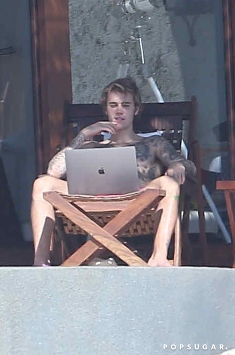 Justin Bieber Shirtless in Mexico Pictures December 2017