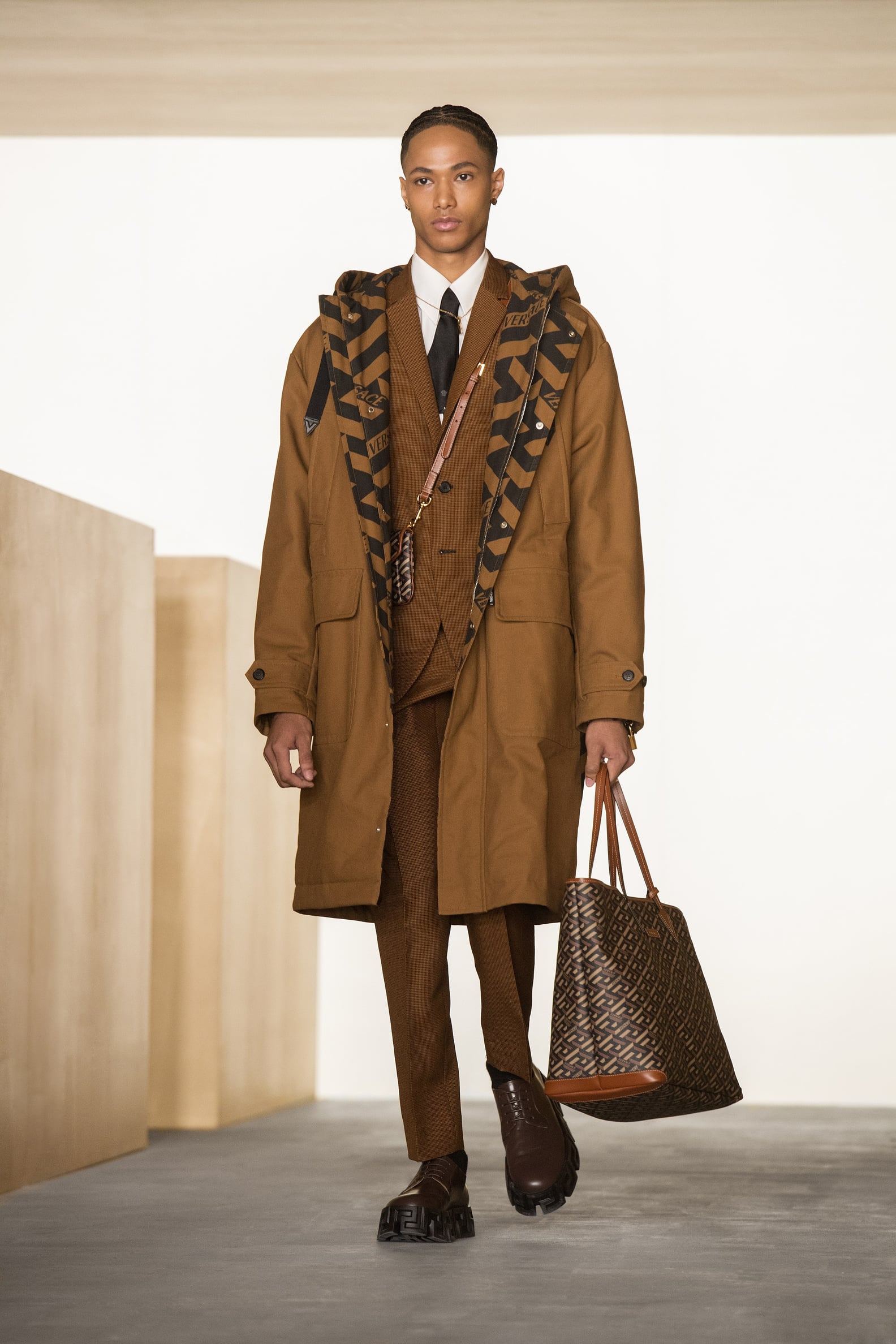 Versace's Fall/Winter 2021 Collection Stars Gigi Hadid | PS Fashion