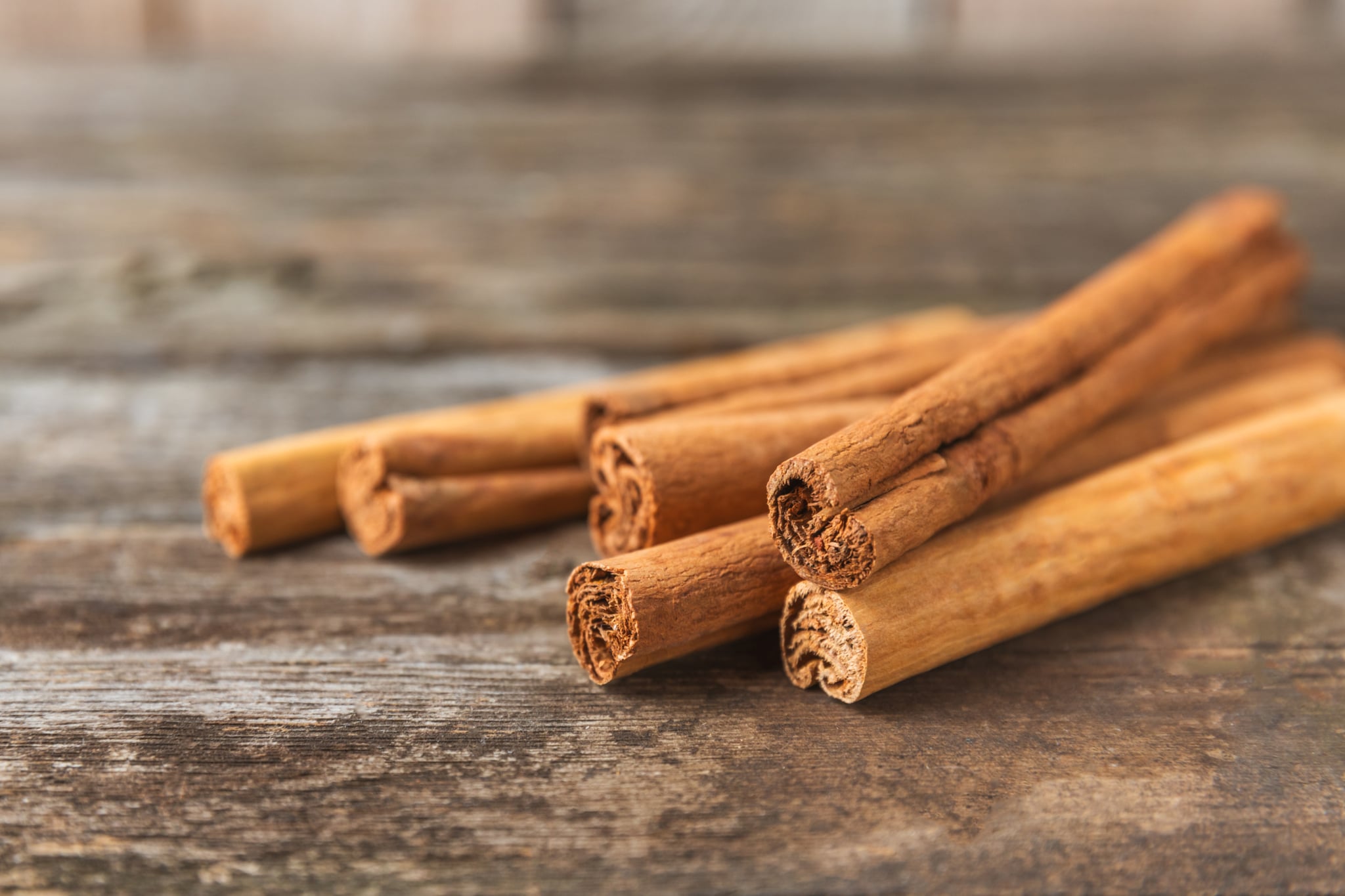 Ceylon cinnamon.Cinnamon sticks on a textured wooden background.