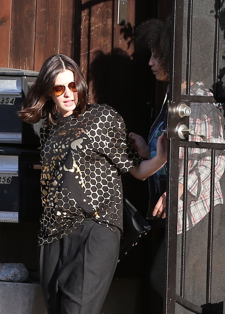 Anne Hathaway Out in LA December 2015 | Pictures