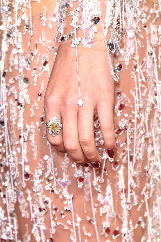 Katy Perry's canary diamond Harry Kotlar ring might have meshed right in with her shimmering dress, but zooming in, it's obvious why a stone with such detail should stand out.