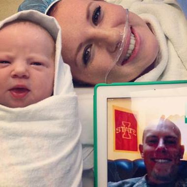 Soldier Surprises Wife After Giving Birth to Daughter
