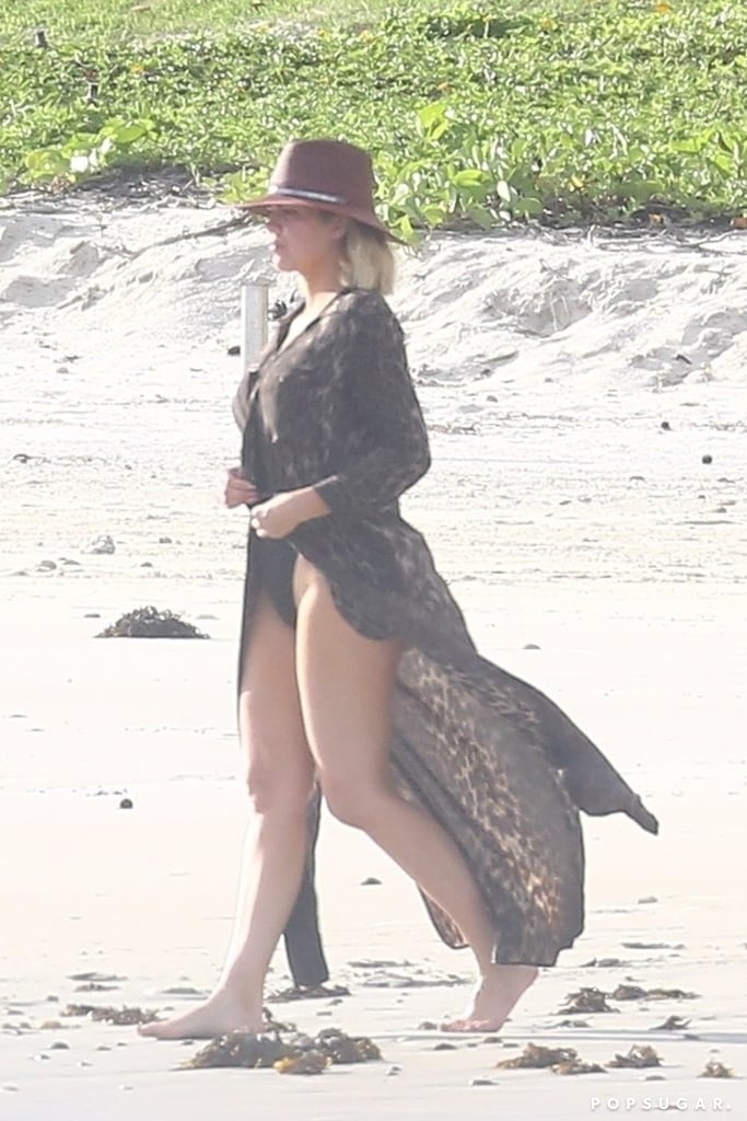 Khloé Kardashian and Kendall Jenner in Mexico August 2018