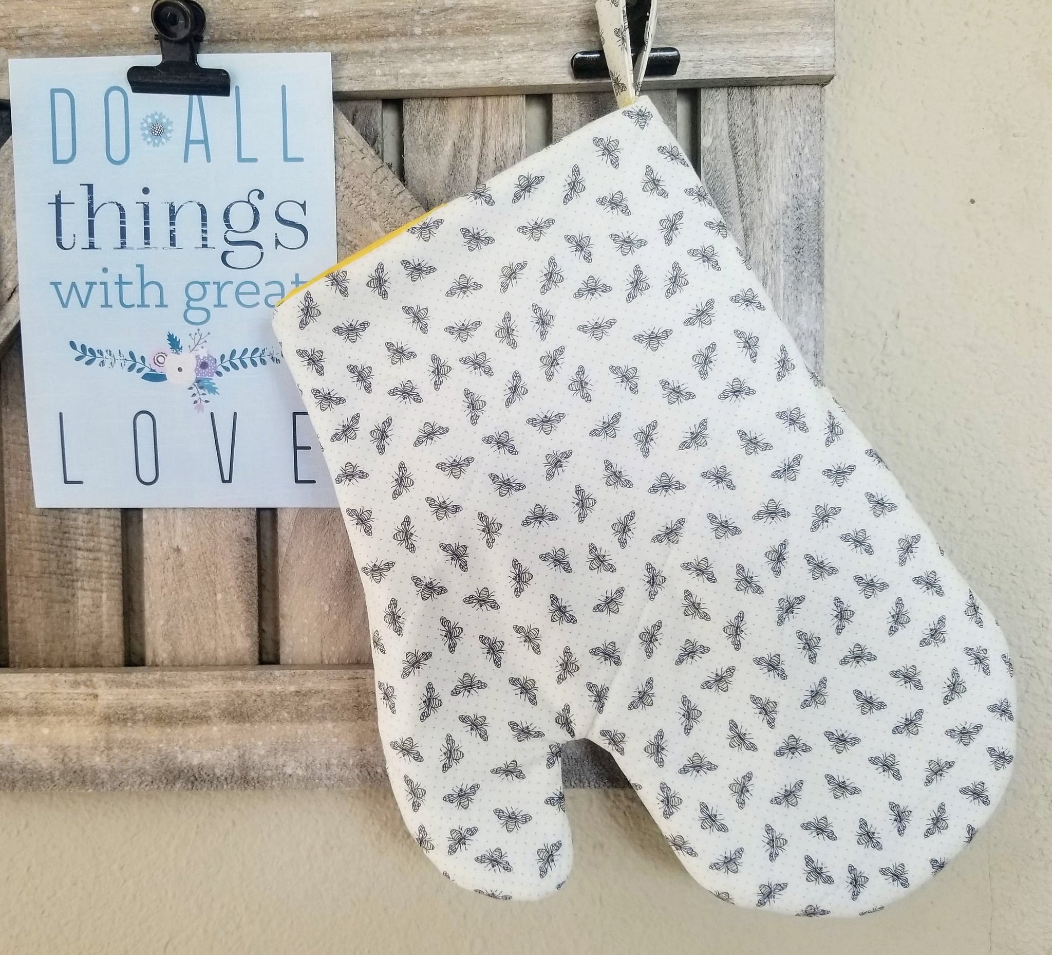 Bee Quilted Oven Mitt Cute Farmhouse Kitchen Decor Popsugar Home Uk Photo 13
