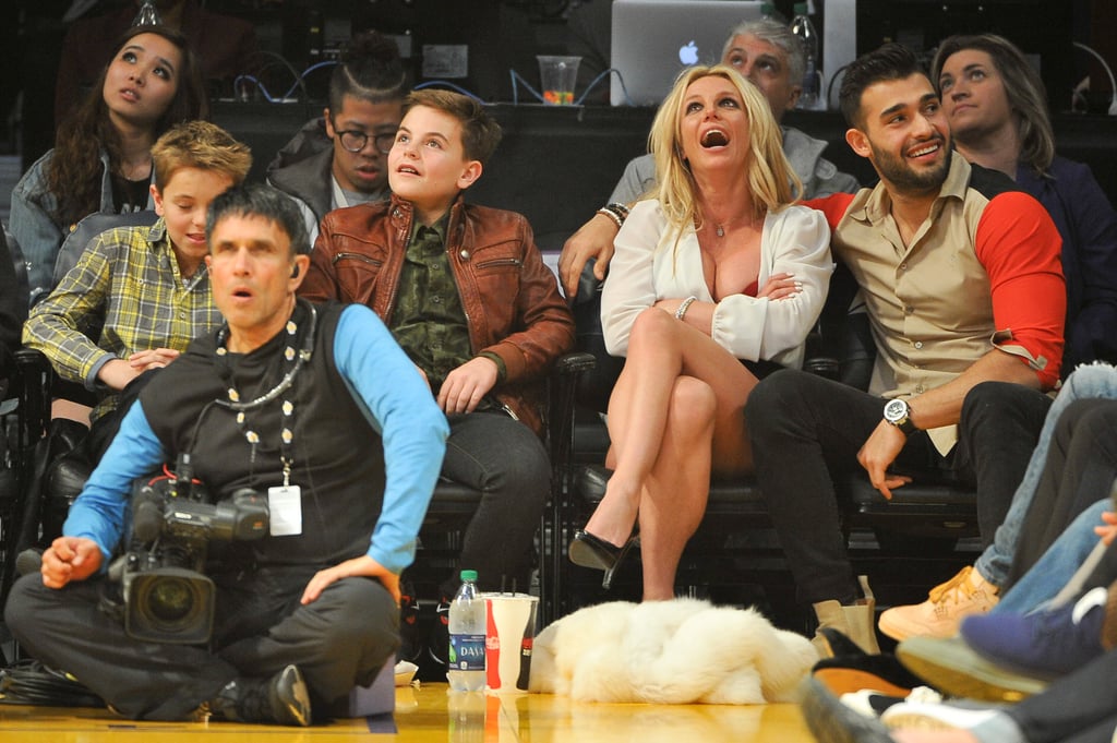 Britney Spears Kissing Boyfriend at LA Lakers Game Nov. 2017