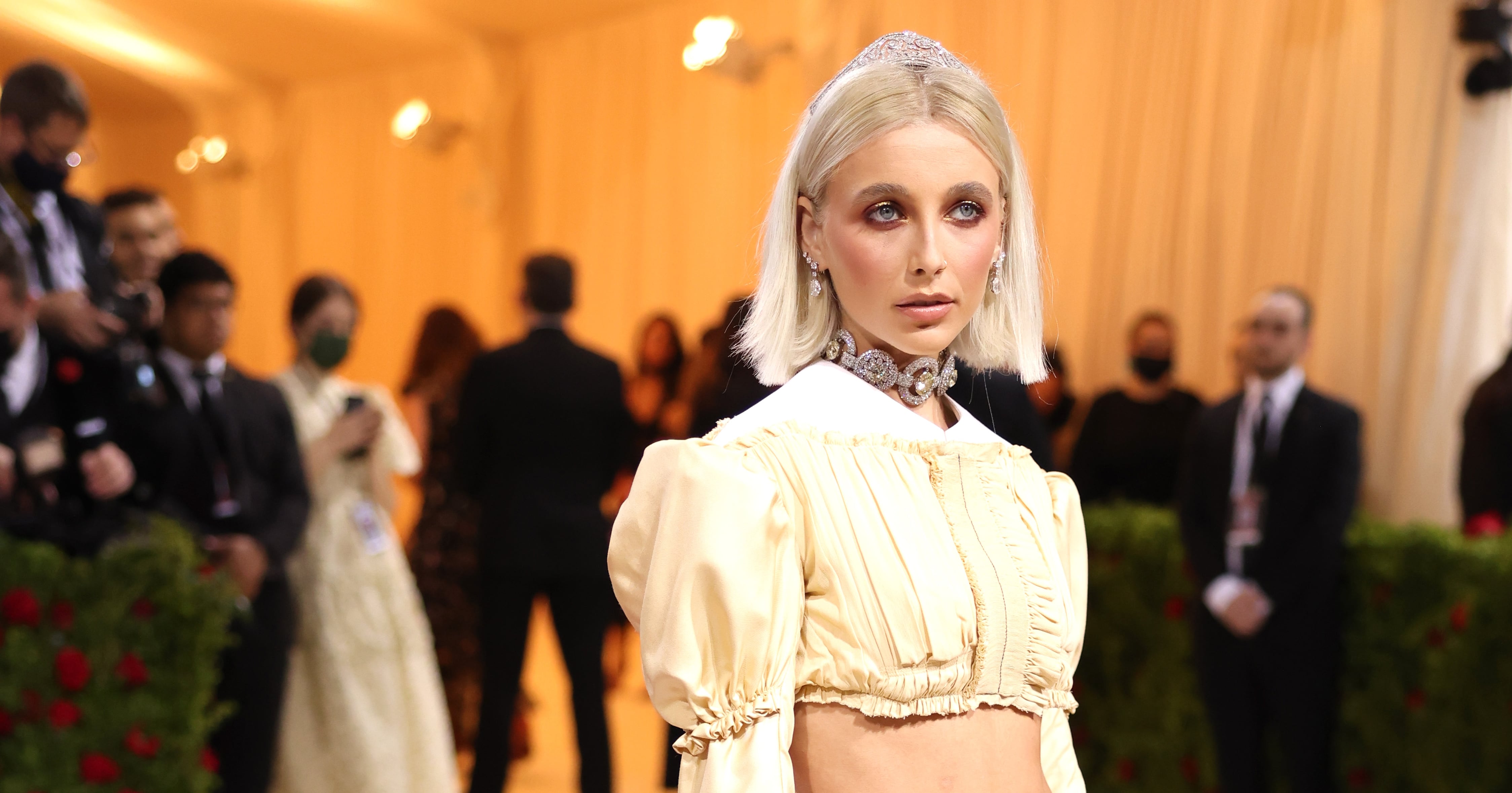 Emma Chamberlain Bleached Her Brows For Paris Fashion Week