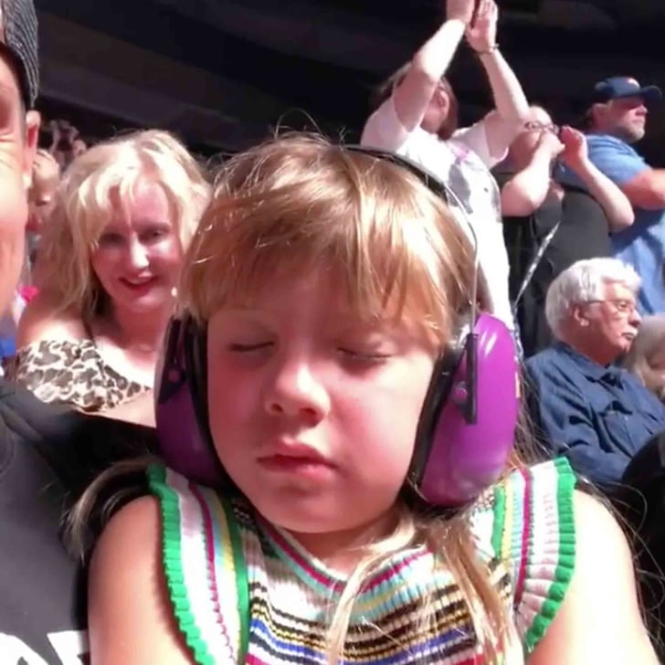 Pink's Daughter Falling Asleep at Her Concert POPSUGAR Family(02)