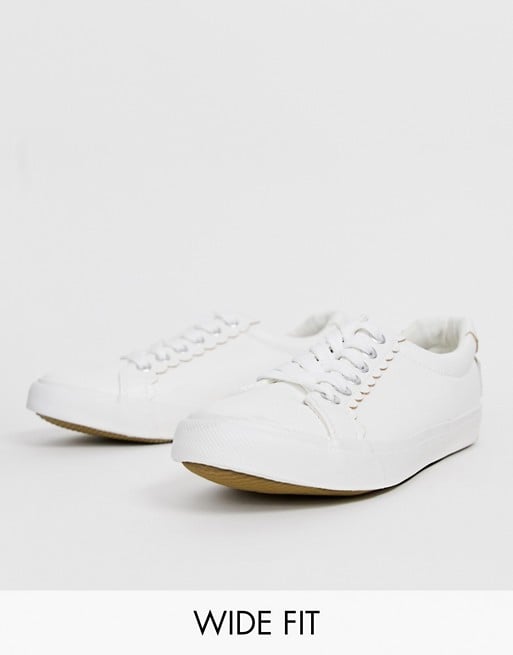 New Look Wide-Fit Scallop-Detail Sneaker in White