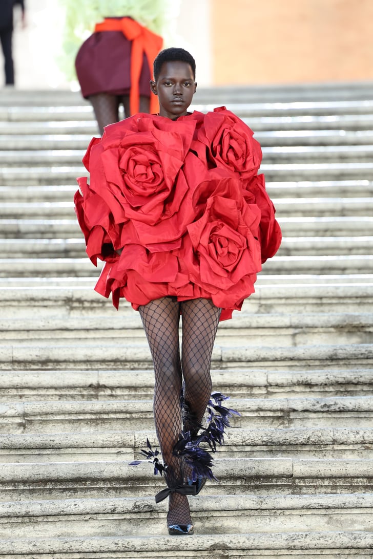 Valentino 2022 Haute Couture Runway | Anne Hathaway's Pink Valentino ...