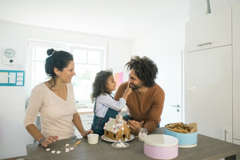 Decorate Gingerbread Houses