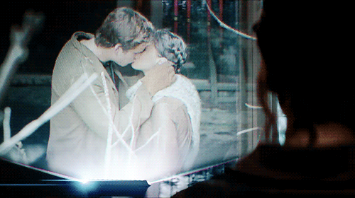 当他亲吻Katniss