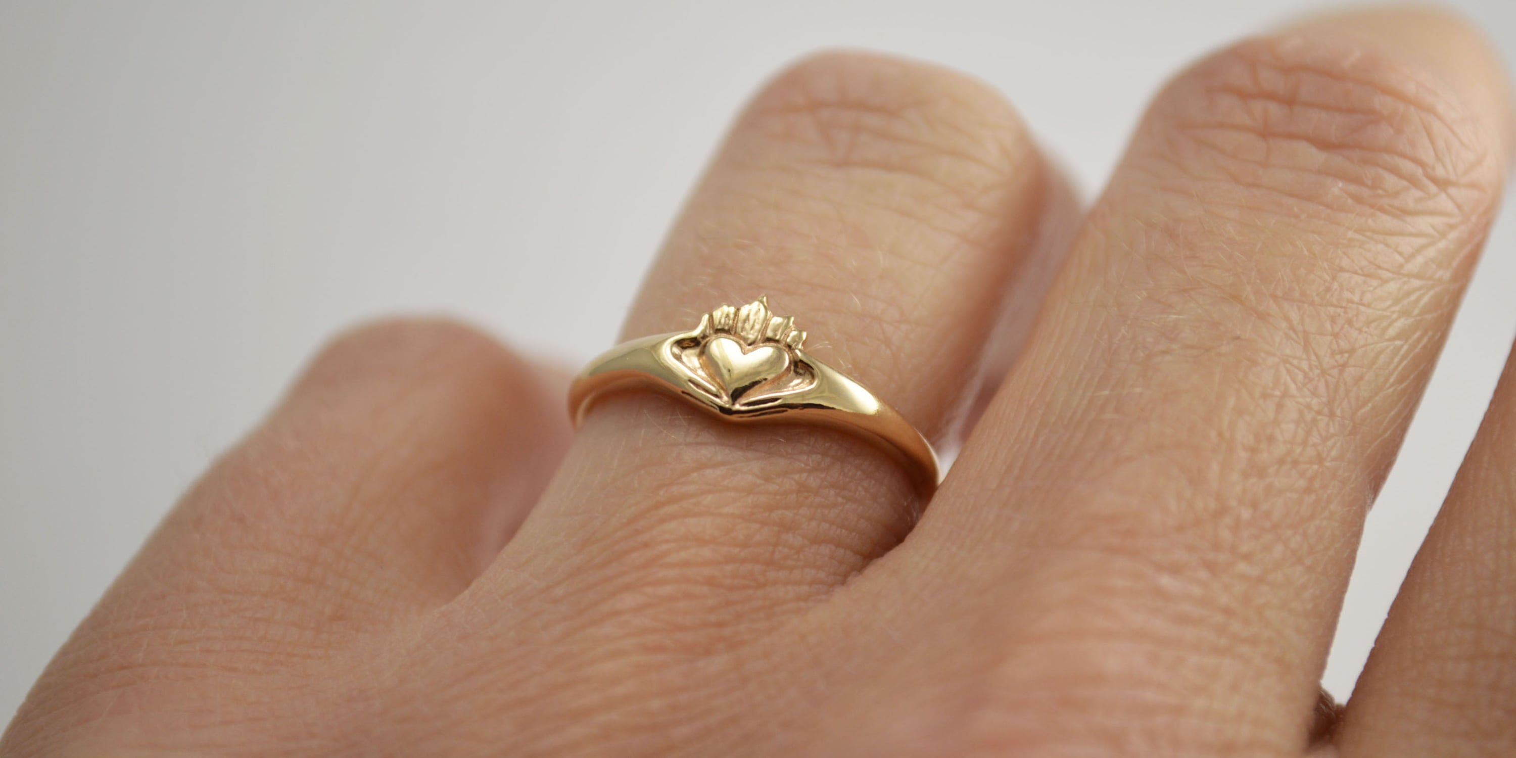 Simple clearance claddagh ring