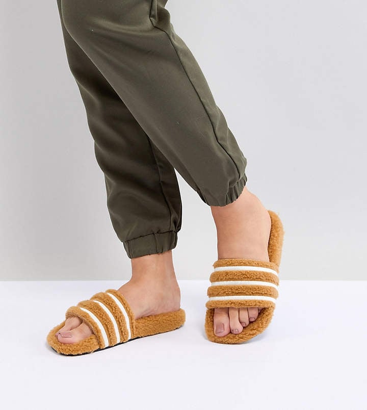 Ithaca Ondenkbaar vliegtuig adidas Adilette Furry Slider Sandals | Emily Ratajkowski's Airport Shoes  Make Going Through Security Completely Painless | POPSUGAR Fashion Photo 9