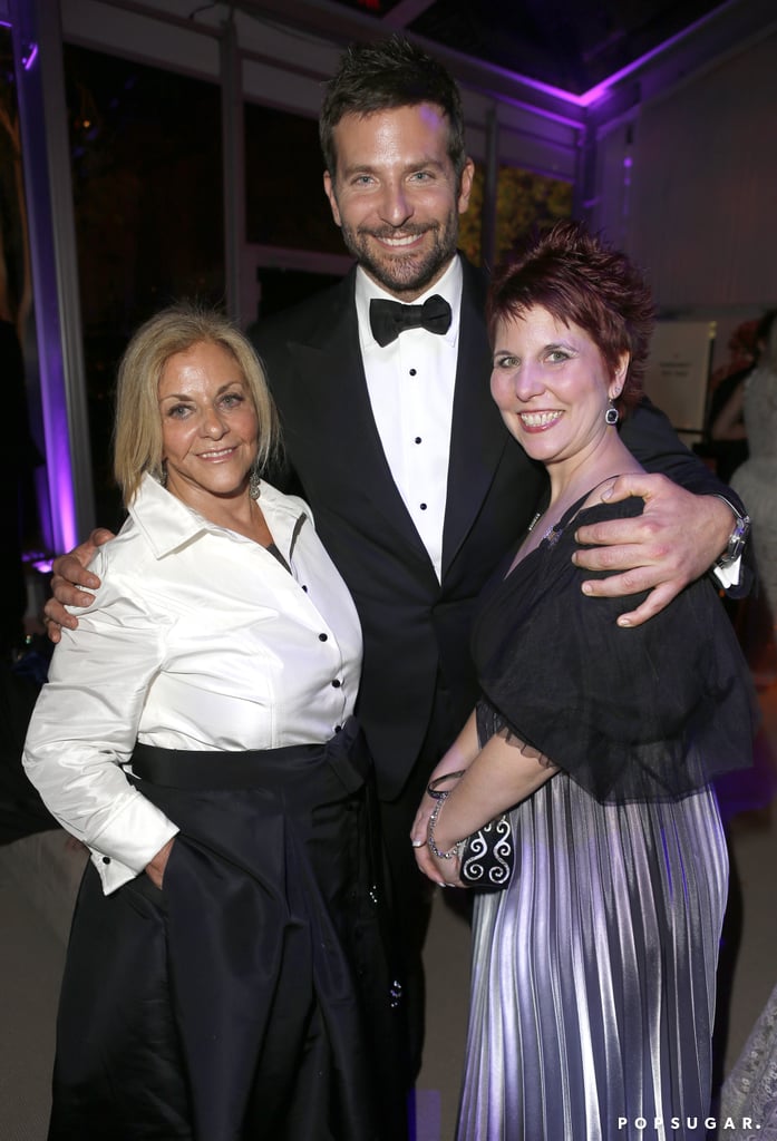 Bradley Cooper posed with his mom, Gloria Campano, and his sister Holly during the Vanity Fair Oscars afterparty.