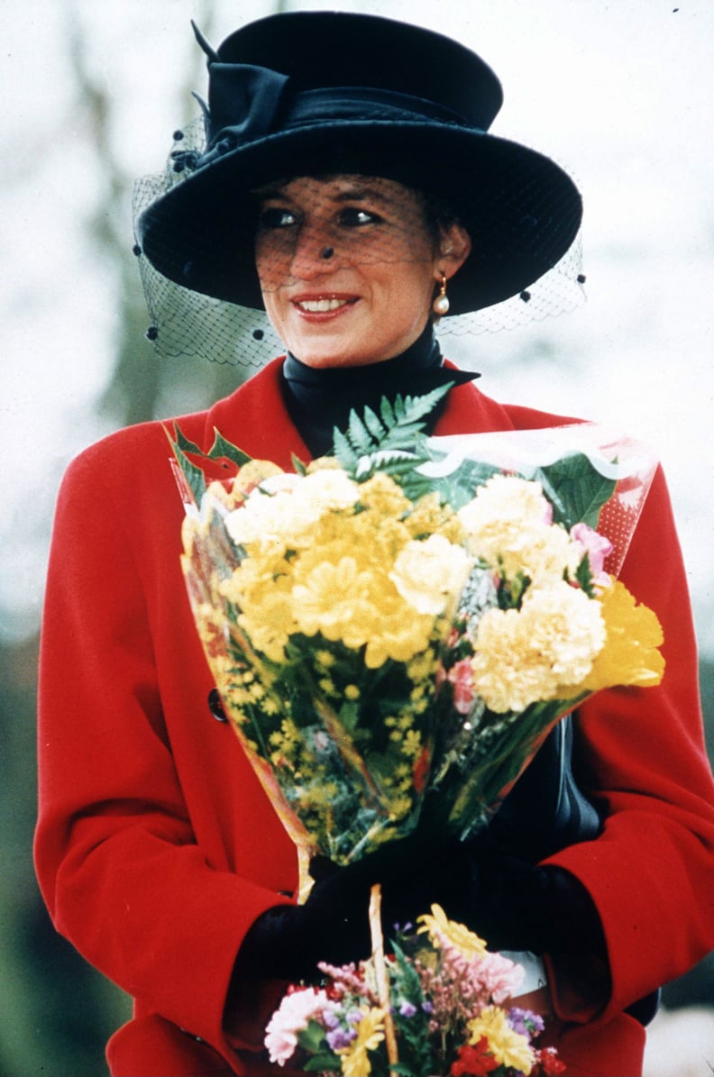 戴安娜王妃1993年在黑帽的刘海和沉重的眼线