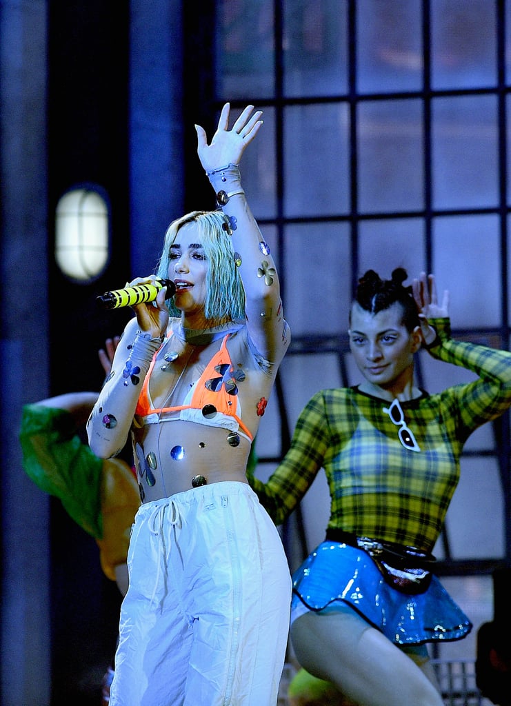 Dua Lipa Blond Hair at the 2018 American Music Awards
