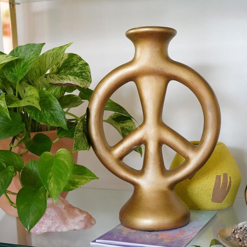 Jungalow Peace Vase in Gold