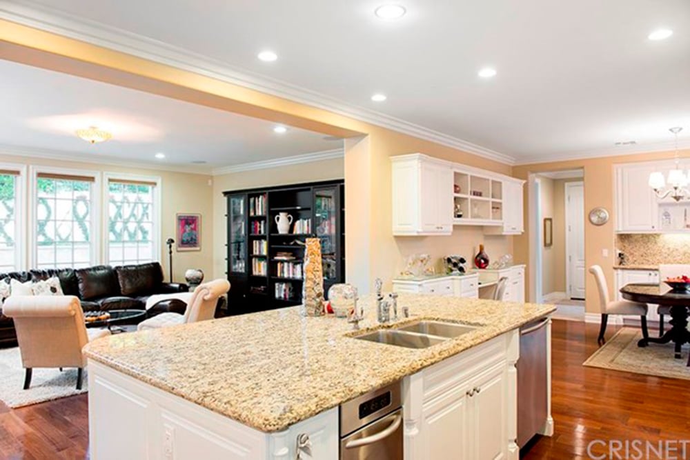 Kris Jenner Buys House Rumored For Rob Kardashian