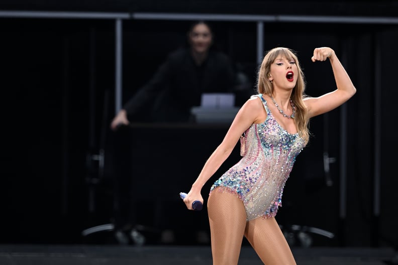 LONDON, ENGLAND - AUGUST 15: (EDITORIAL USE ONLY. NO STANDALONE PUBLICATION USE (NO SPECIAL INTEREST OR SINGLE ARTIST PUBLICATION USE; NO BOOK USE)) . Taylor Swift performs on stage during the 