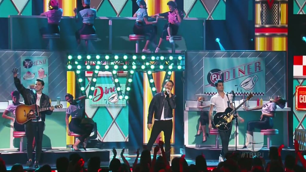 Reik Performing "La Bamba" and "Un Paso Más"