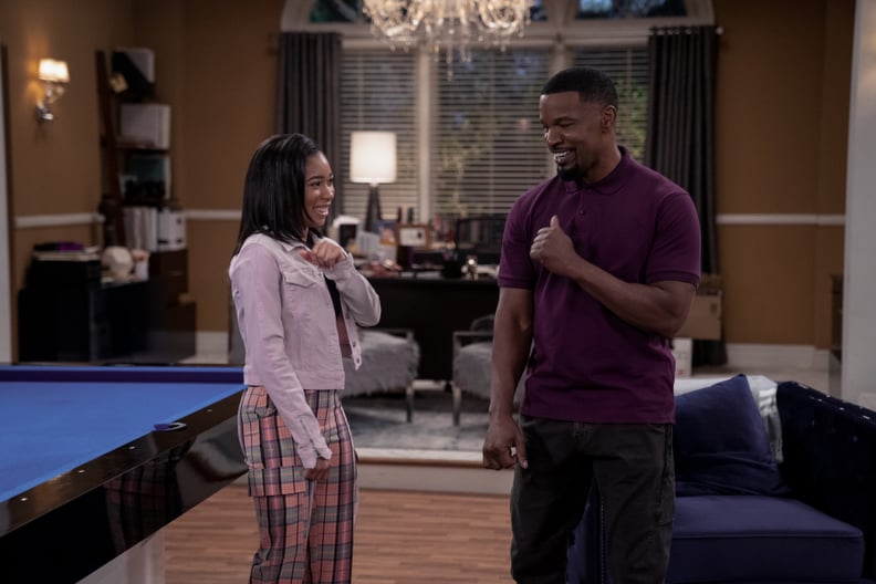 DAD STOP EMBARRASSING ME (L to R) KYLA-DREW as SASHA and JAMIE FOXX as BRIAN in episode 102 of DAD STOP EMBARRASSING ME Cr. SAEED ADYANI/NETFLIX  2021