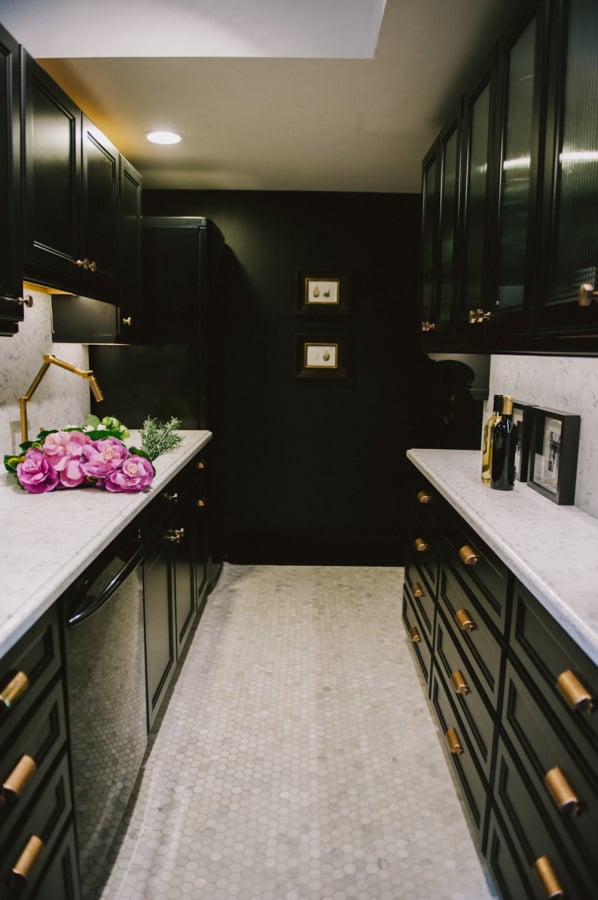 Chic Black Kitchens