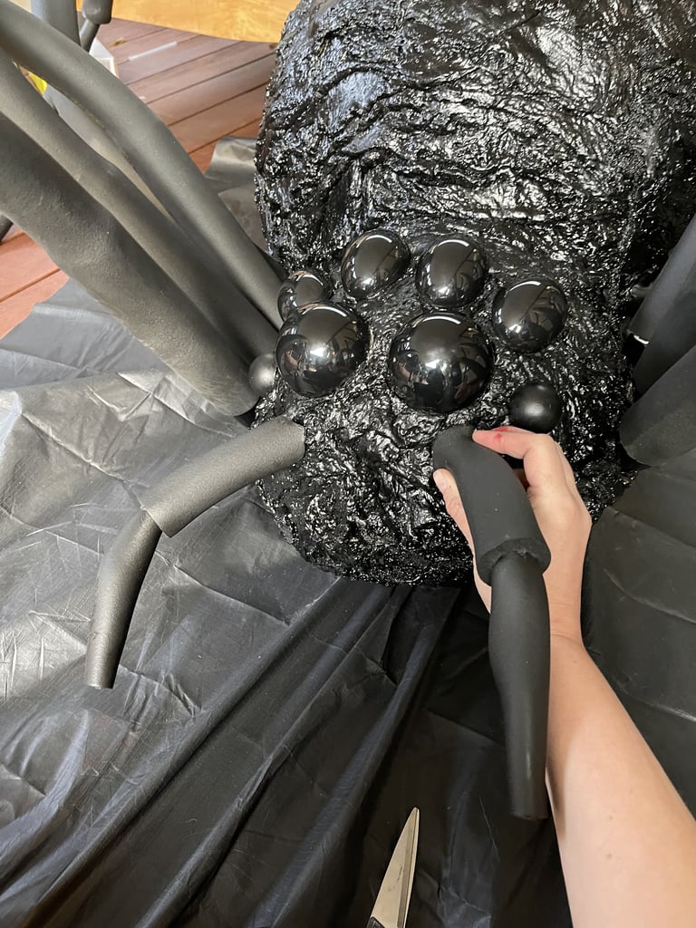 Giant Spider Decoration Step 5: Create the Eyes and Fangs