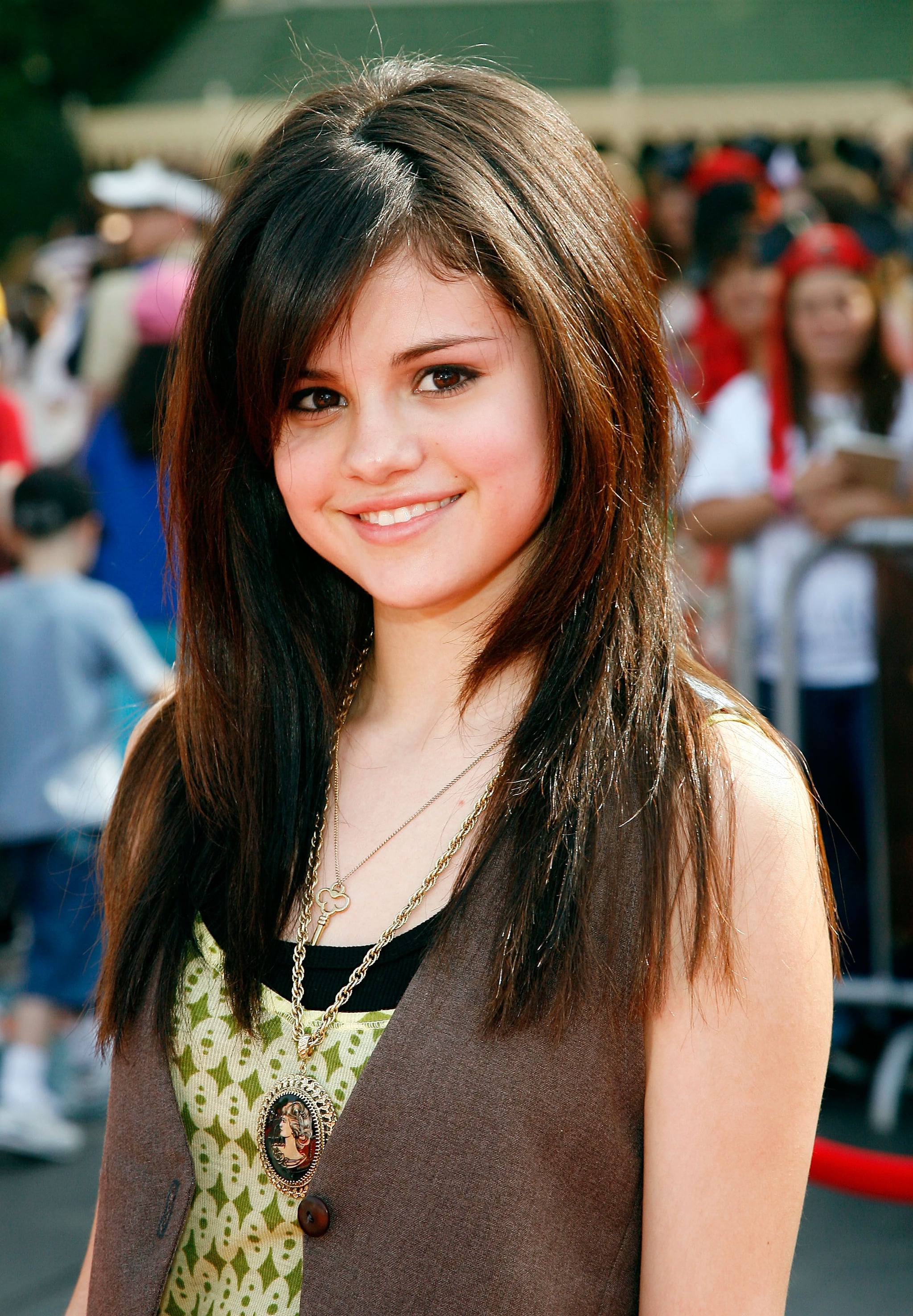 Long Layers and Side Bangs | 10 Years, 30 Photos of Selena Gomez's  Ever-Changing Gorgeous Hair | POPSUGAR Latina Photo 2
