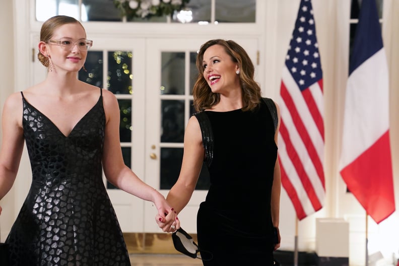 Actress Jennifer Garner and her daughter Violet arrive for the White House state dinner for French President Emmanuel Macron at the White House on December 1, 2022 in Washington, DC. The official state visit is the first for the Biden administration. (Pho