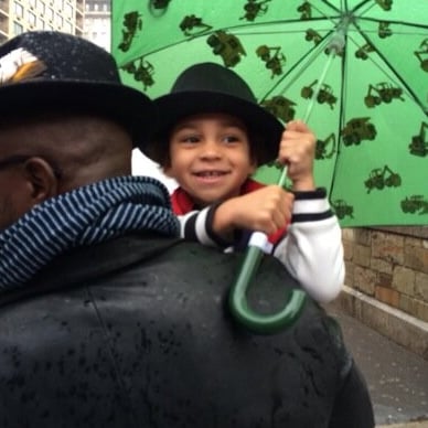 Walker Diggs stayed dry during a rainstorm with his dad, Taye Diggs.
Source: Twitter user SingleUrbanDads