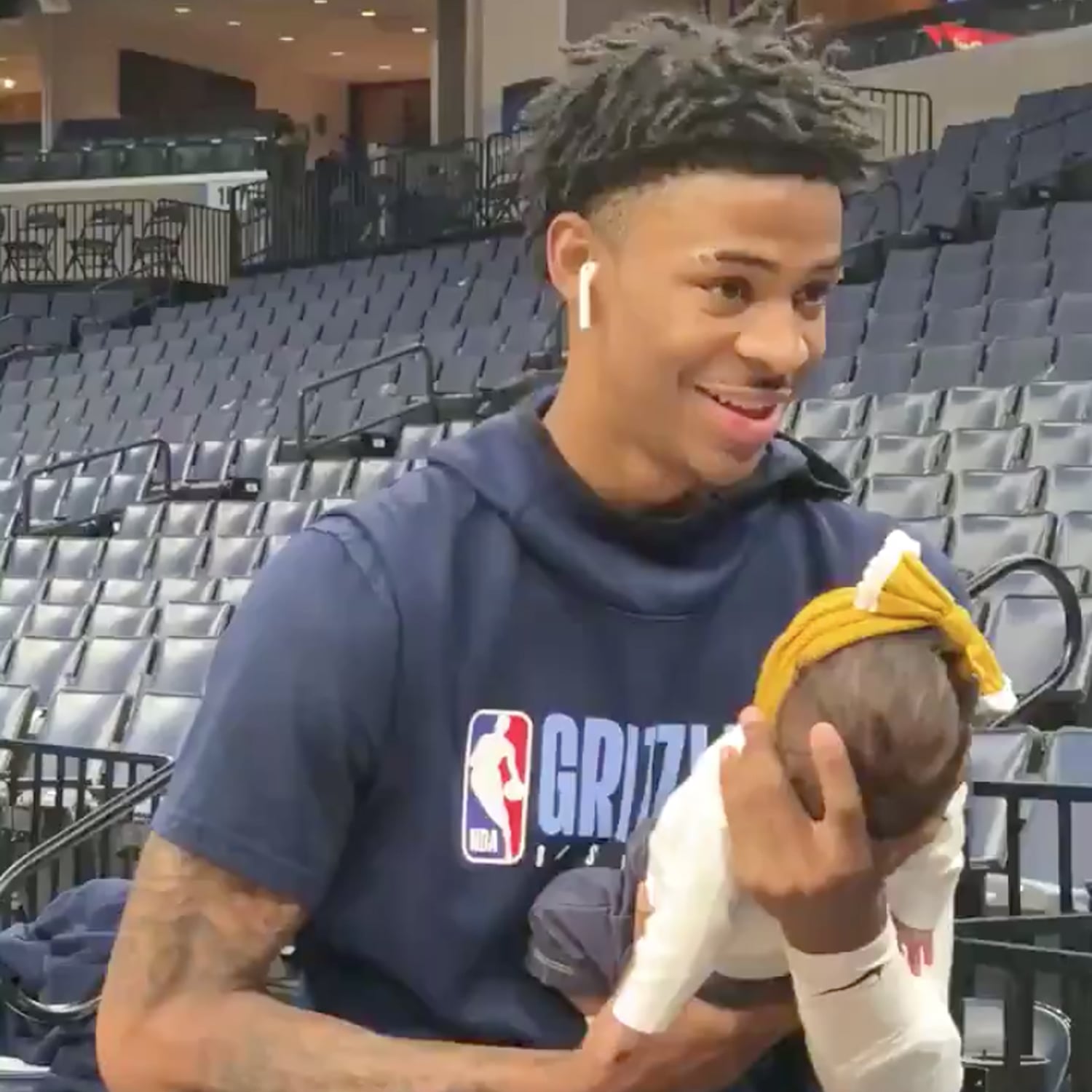 Watch This Nba Rookie Cuddle His Daughter Before A Game Popsugar Family