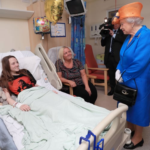 The Queen Brightens the Spirits of Manchester Bombing Victims