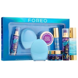 FOREO featuring Tarte Into the Deep Holiday Hydration Set