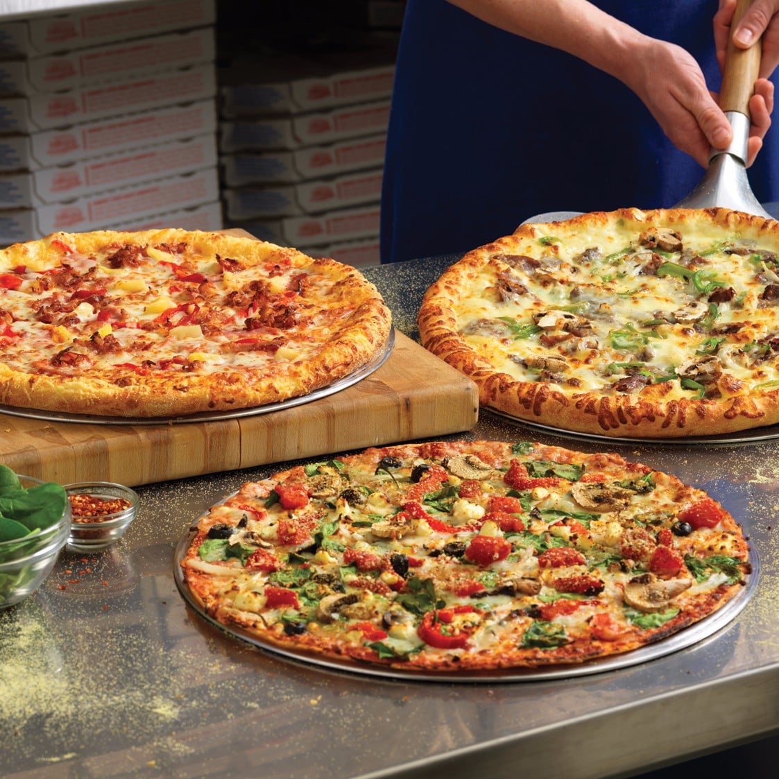 Domino s pizza. Пиццерия Domino's pizza. Пицца овощная Доминос. Меню пиццерии Доминос. Пицца рядом.