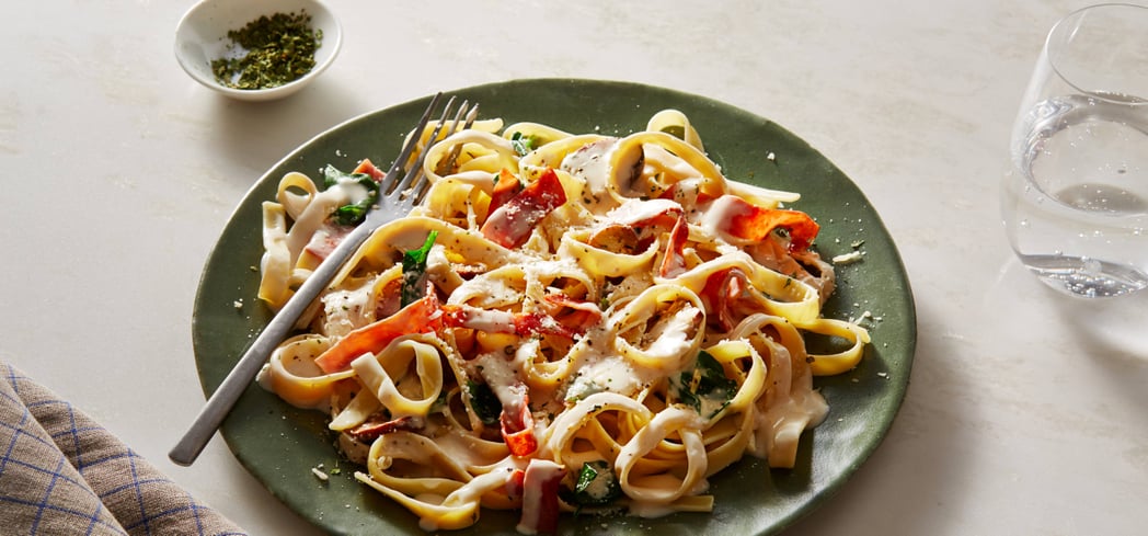 Easy Fettuccine Popsugar Food A classic italian recipe, fettuccine boscaiola is fettuccine pasta served with a creamy sauce made with garlic, mushrooms, ham and dry white win. 20 minute easy spinach ham and mushroom fettuccine