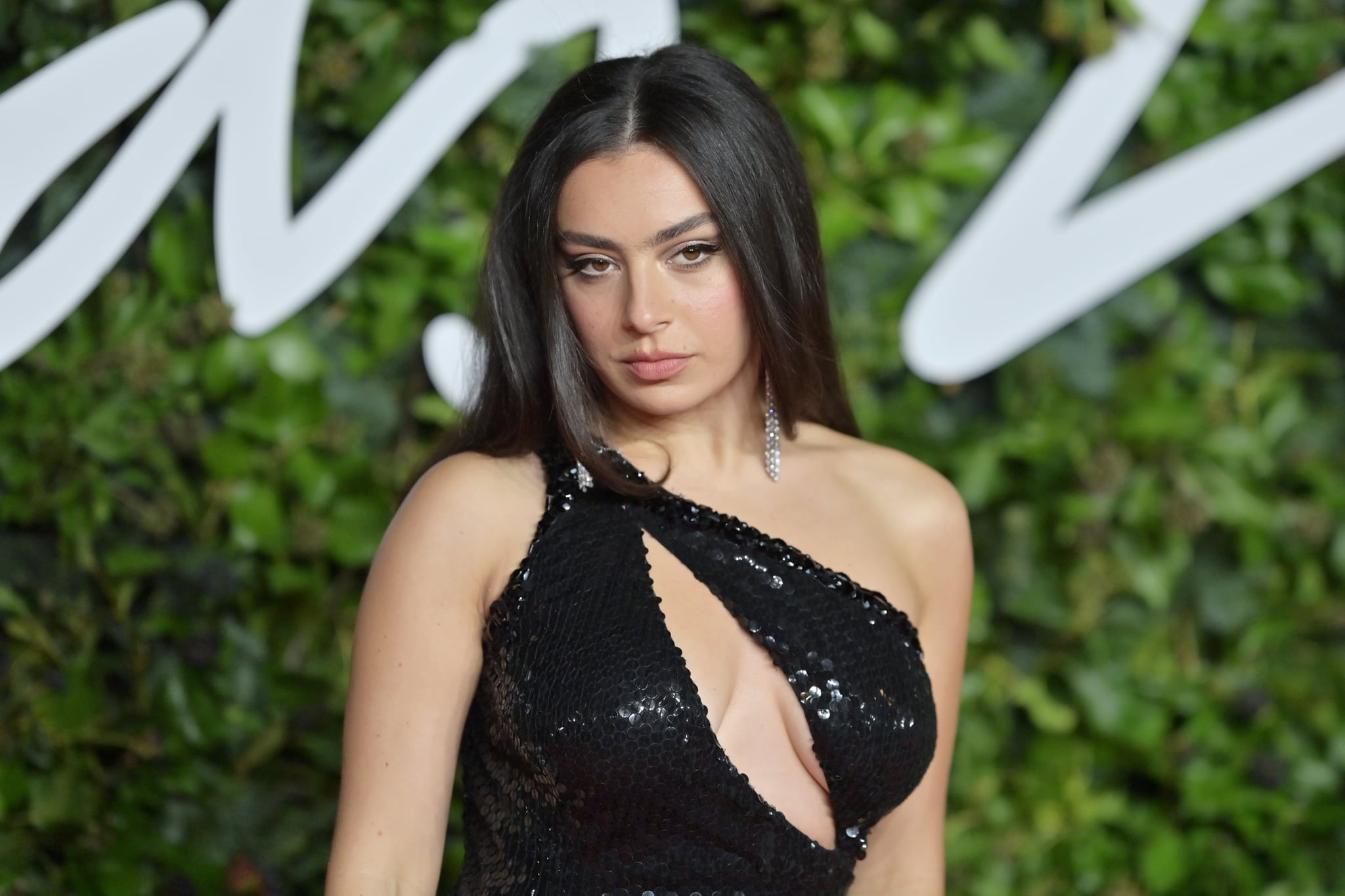 LONDON, ENGLAND - NOVEMBER 29: Charlie XCX attends The Fashion Awards 2021 at the Royal Albert Hall on November 29, 2021 in London, England. (Photo by Samir Hussein/WireImage)