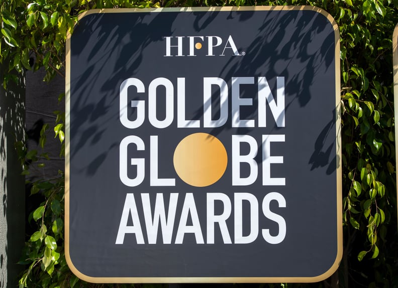 HFPA金球奖的标志,设置的一部分,允许媒体pre-tape站在比佛利山庄酒店2月23日,2021年在比佛利山庄是准备这个星期天第78届金球奖。(
