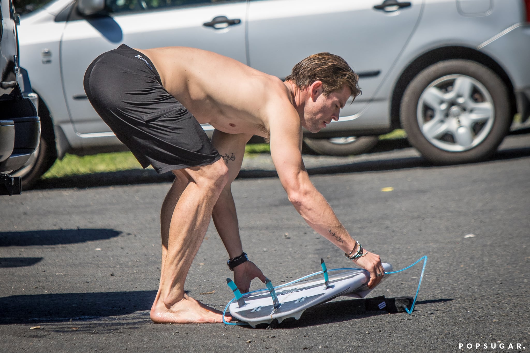 Slideshow chris hemsworth nude butt.